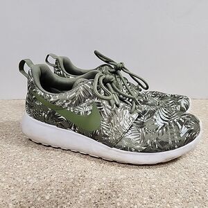 Nike Roshe One Print Green Leaves Women’s Size 8 Sneakers